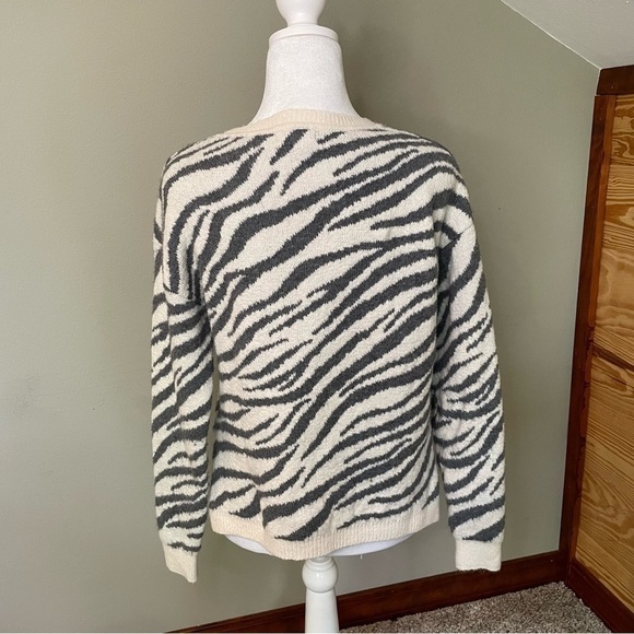 Yet Again Zebra Print Long Sleeve Fuzzy Crewneck Sweater Small - Picture 3 of 10